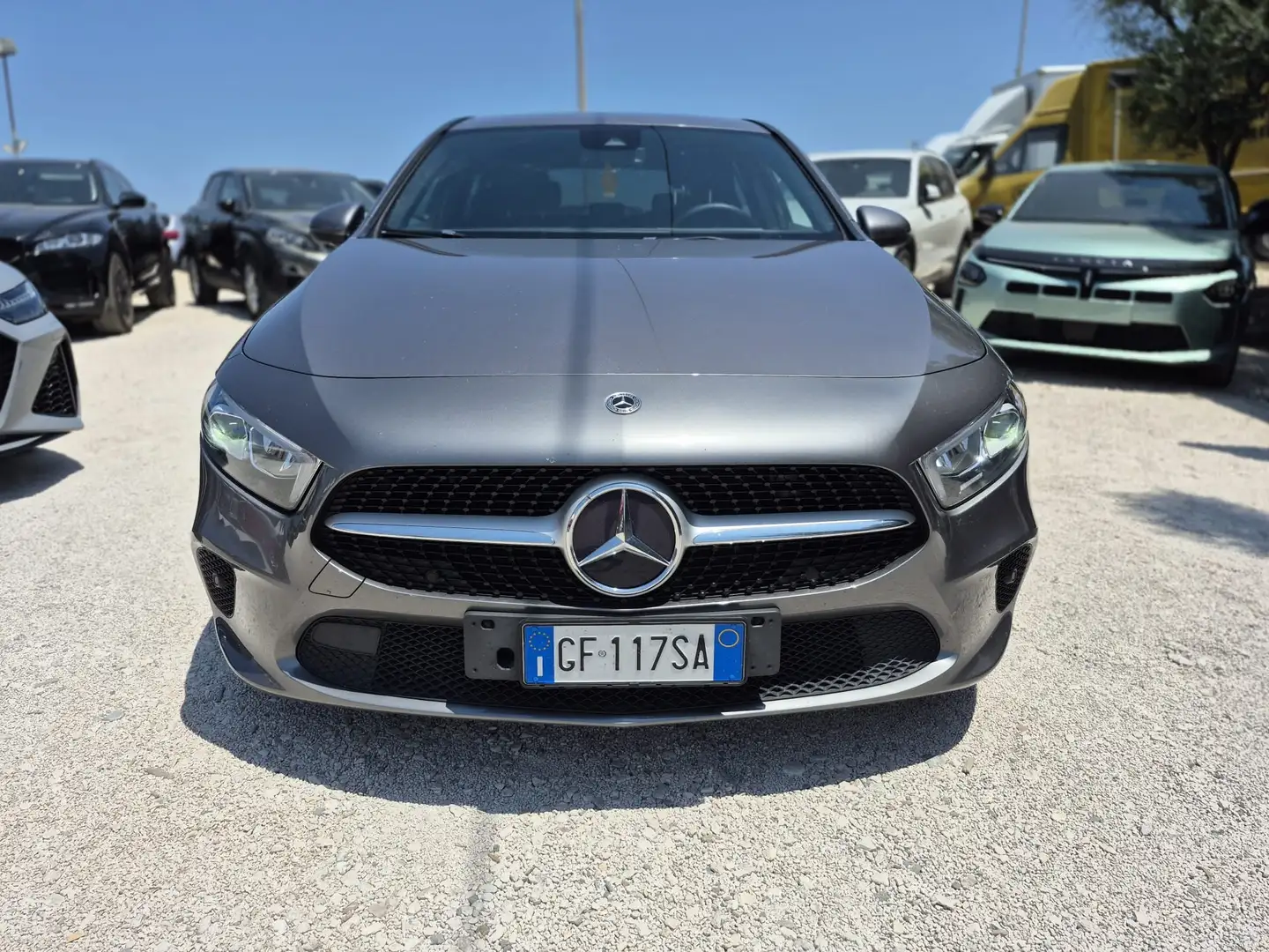 Mercedes-Benz A 180 A 180 d Executive auto Grijs - 2