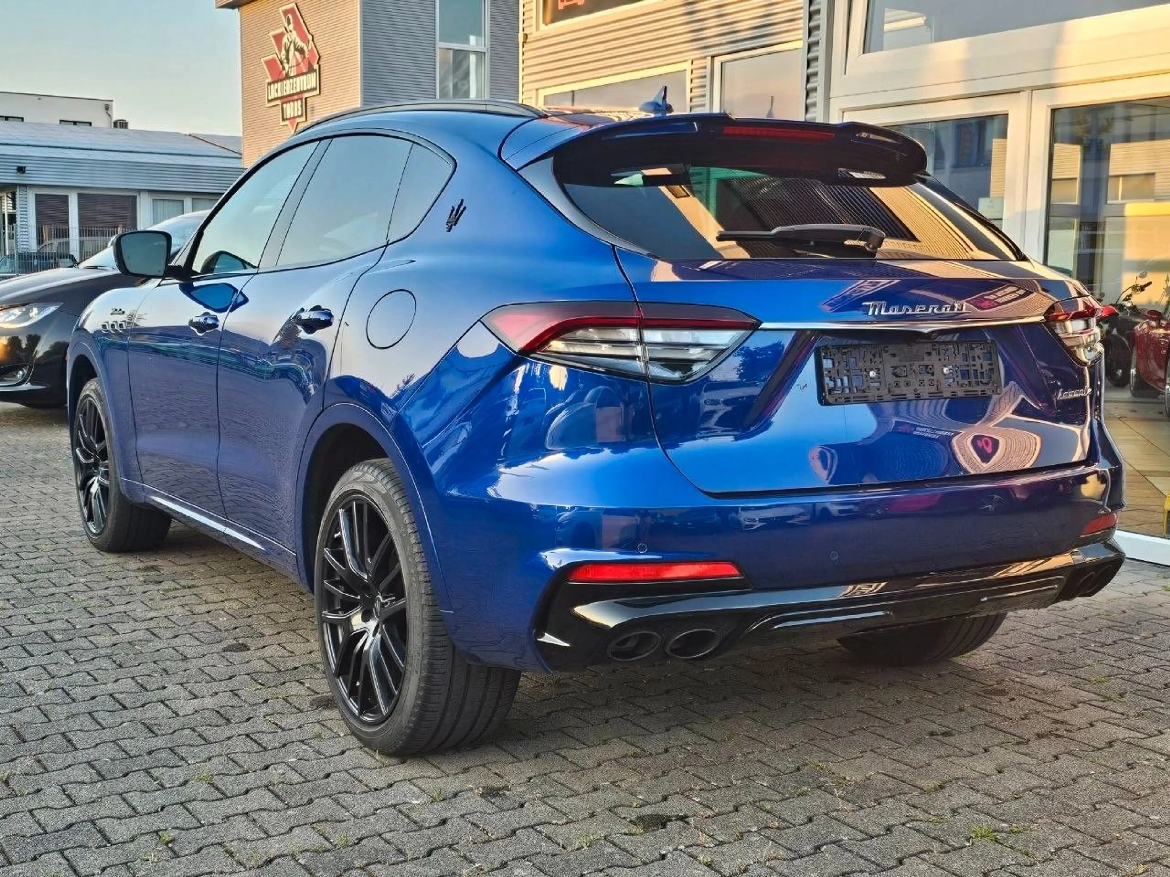 Maserati Levante 3.0 V6 Modena 4WD Sonderedition Zegna — photo 9