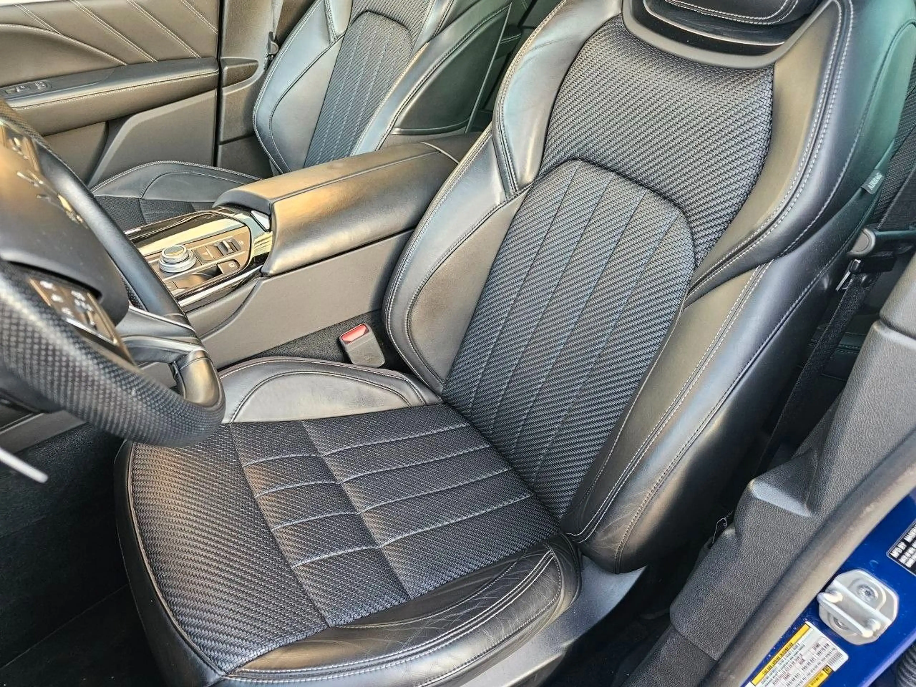 Maserati Levante 3.0 V6 Modena 4WD Sonderedition Zegna — photo 12