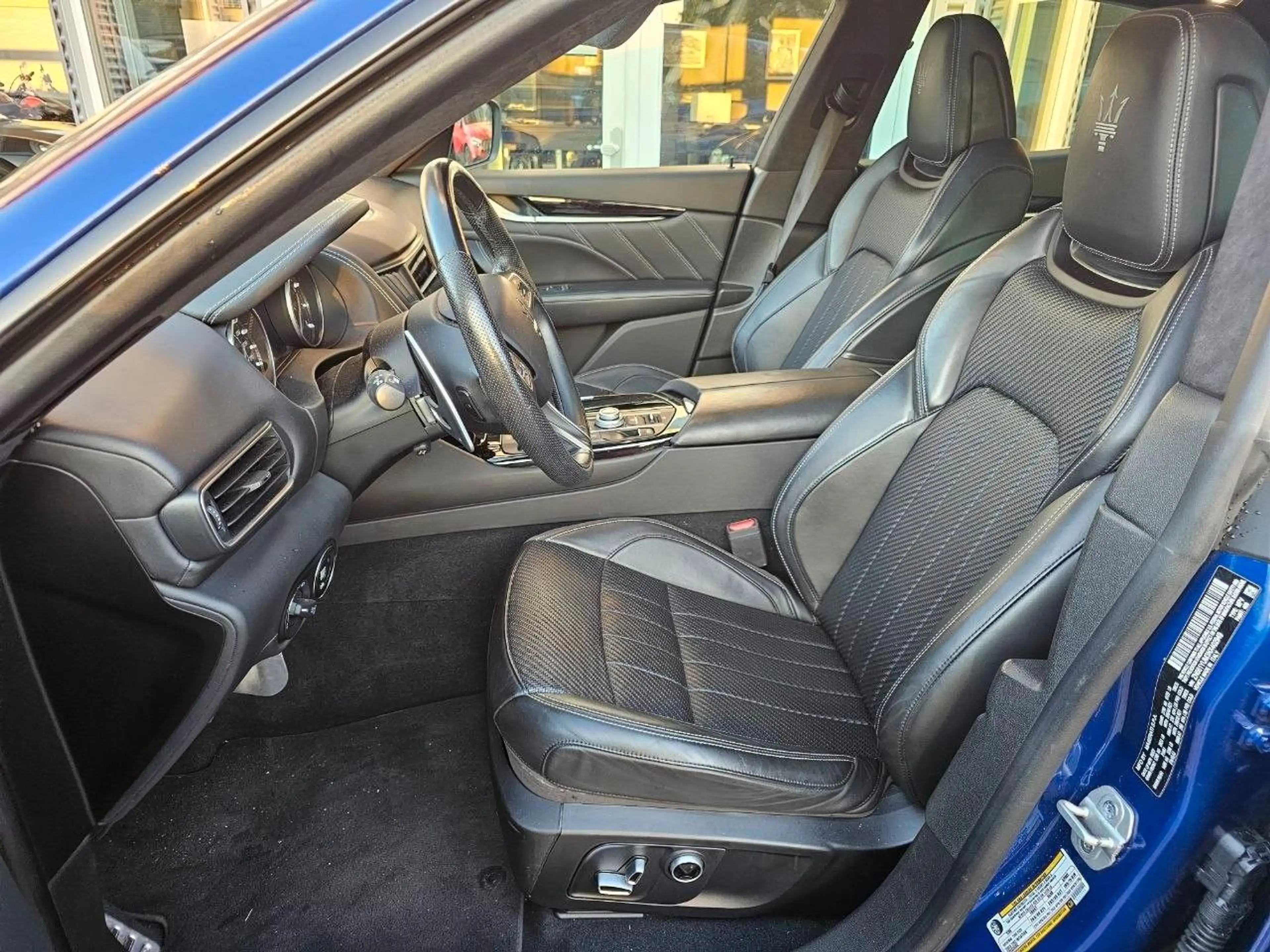 Maserati Levante 3.0 V6 Modena 4WD Sonderedition Zegna — photo 11