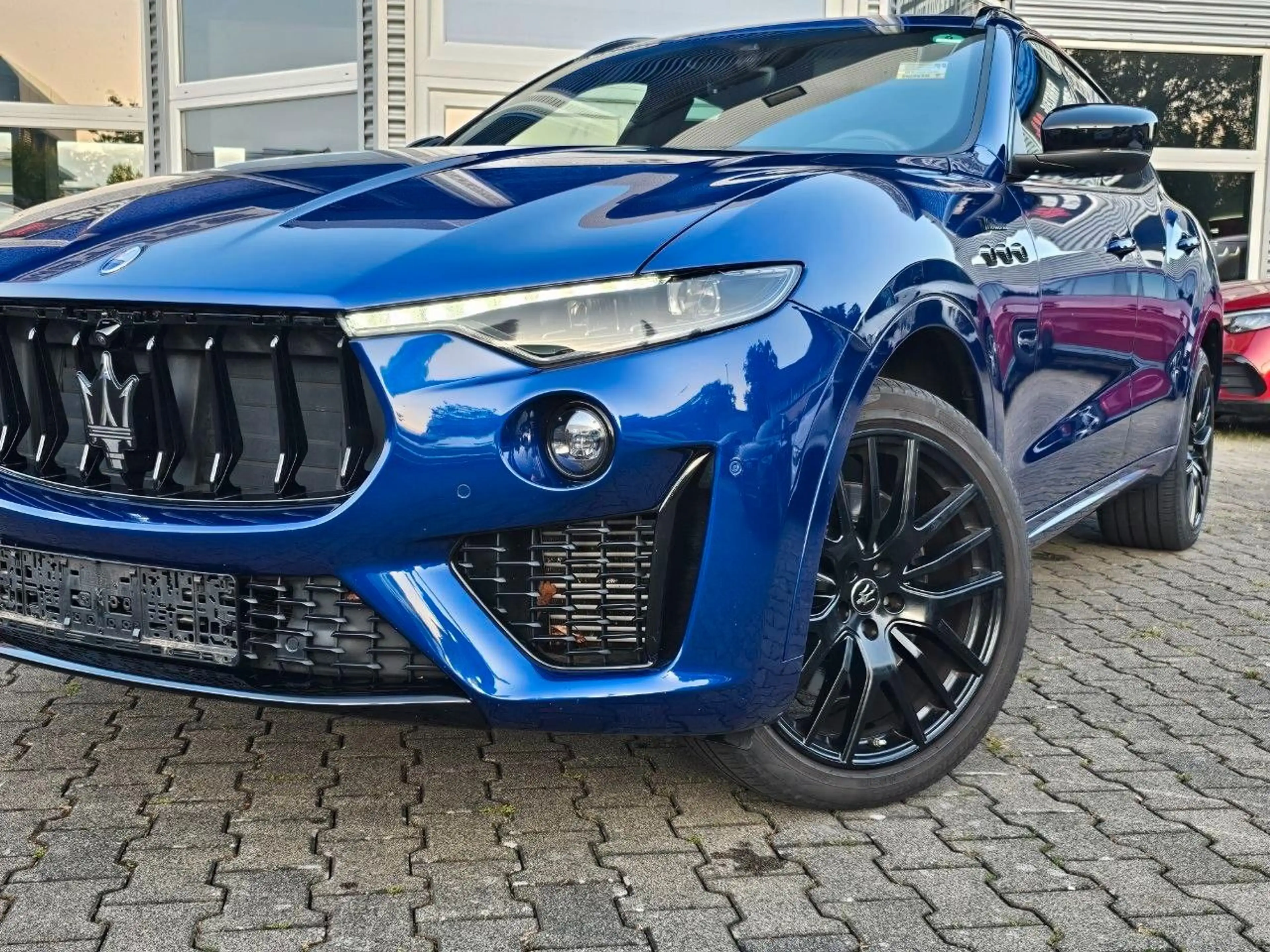 Maserati Levante 3.0 V6 Modena 4WD Sonderedition Zegna — photo 3