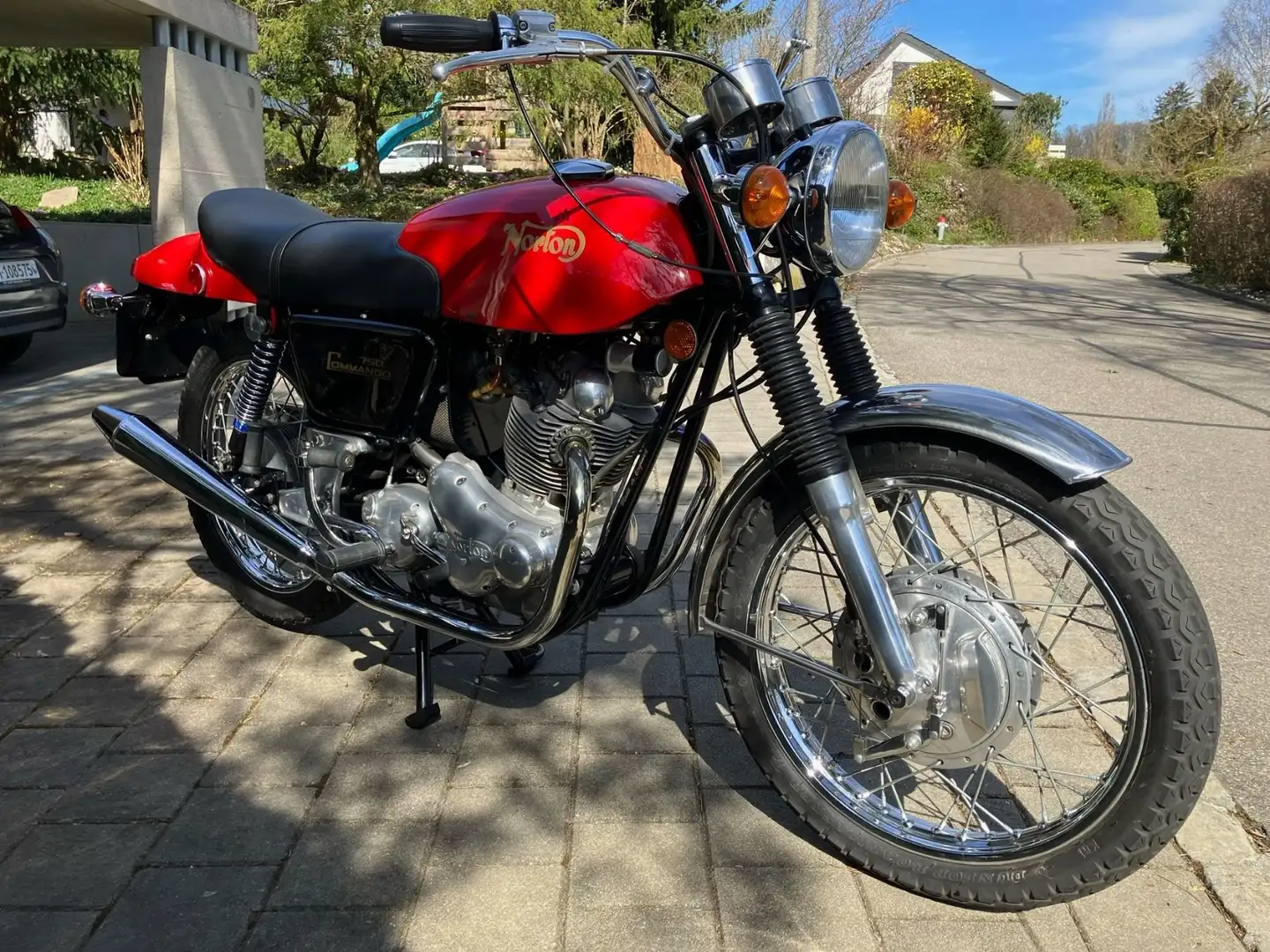 Norton Commando 750 Rojo - 2