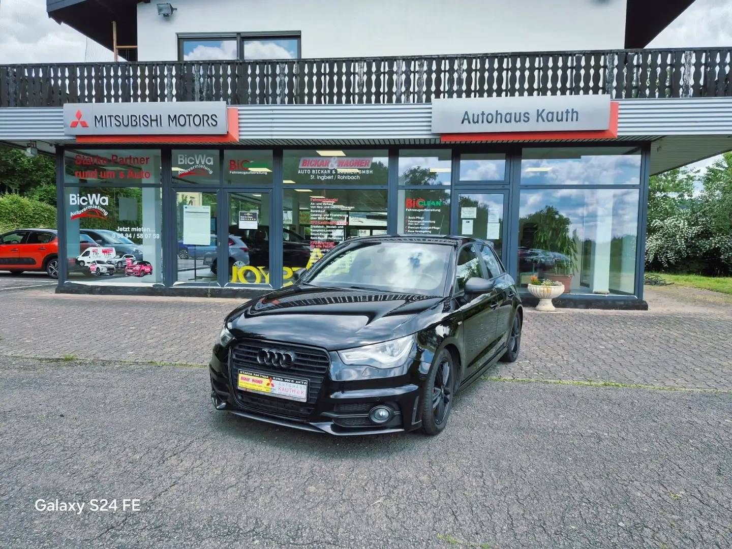 Audi A1 Sportback S line edition Automatik/KETTE NEU Black - 1