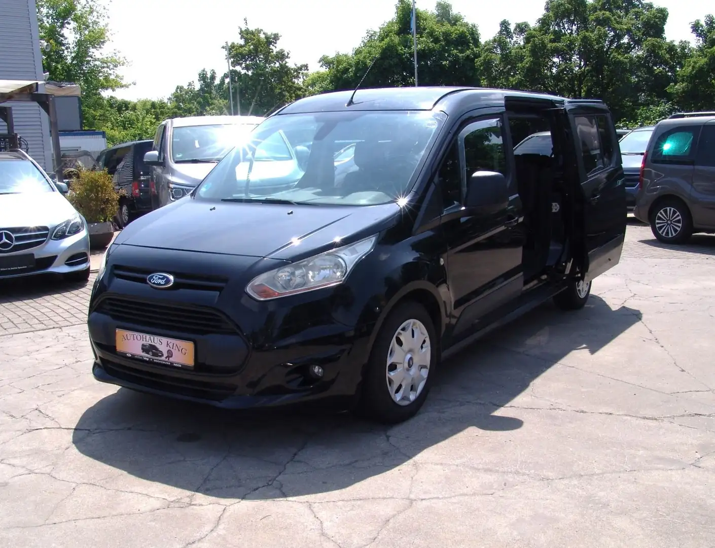 Ford Grand Tourneo Connect 1,6-110KW-Automatik/7Si Schwarz - 2
