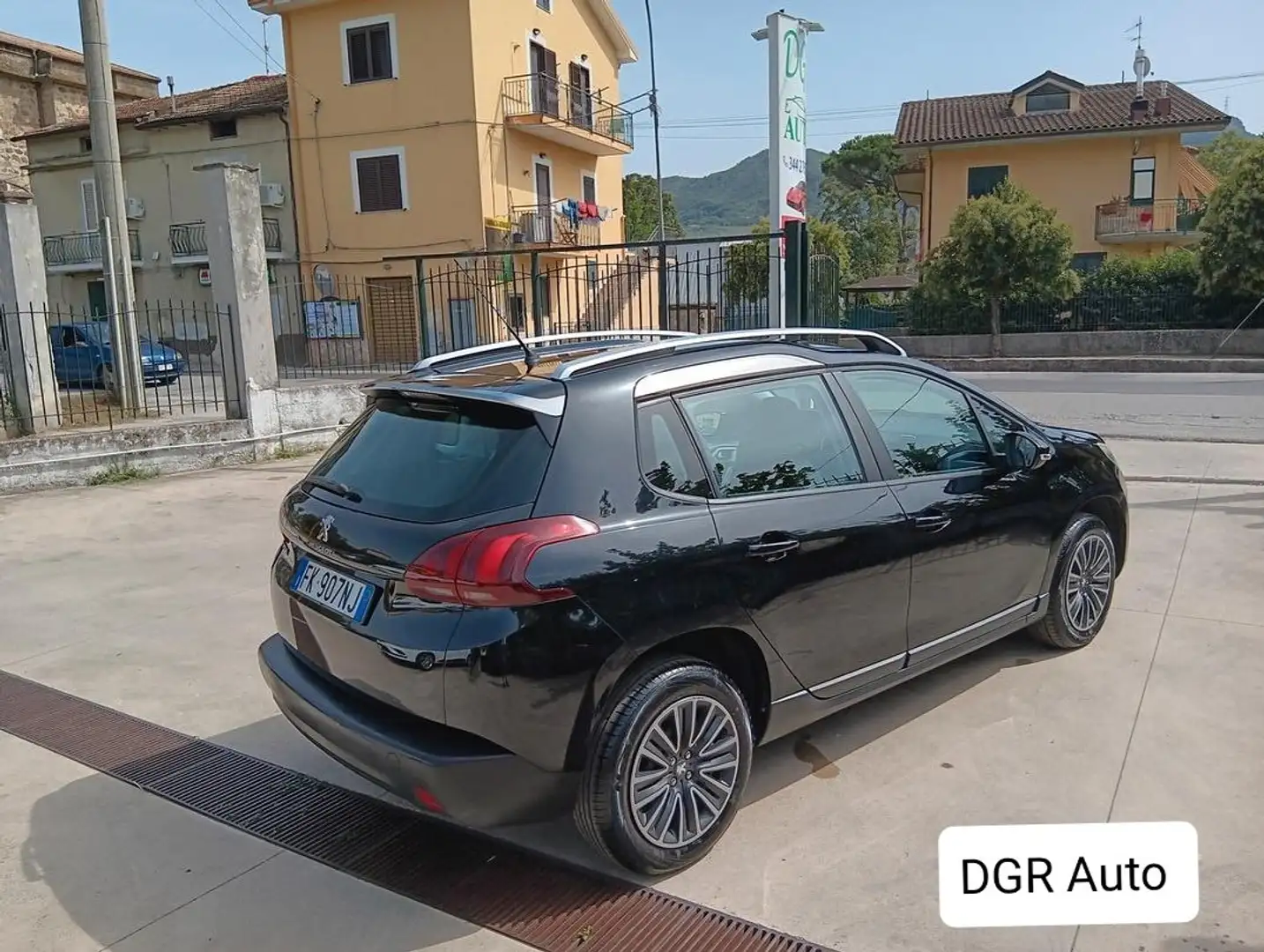 Peugeot 2008 1.6 bluehdi 100cv Euro 6 Unico Proprietario Nero - 2