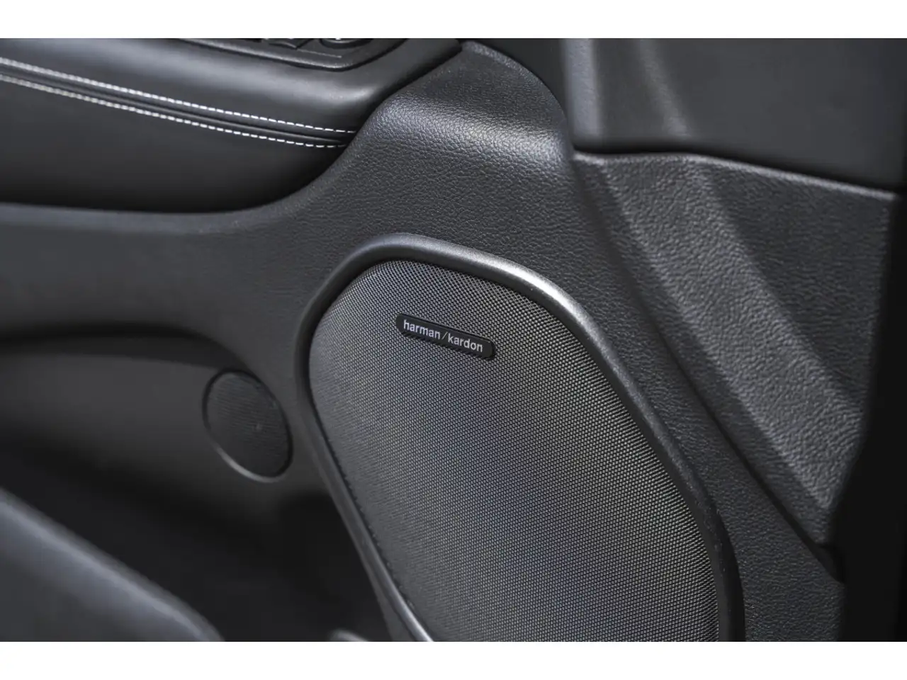 Dodge Durango 2023 — фото 13