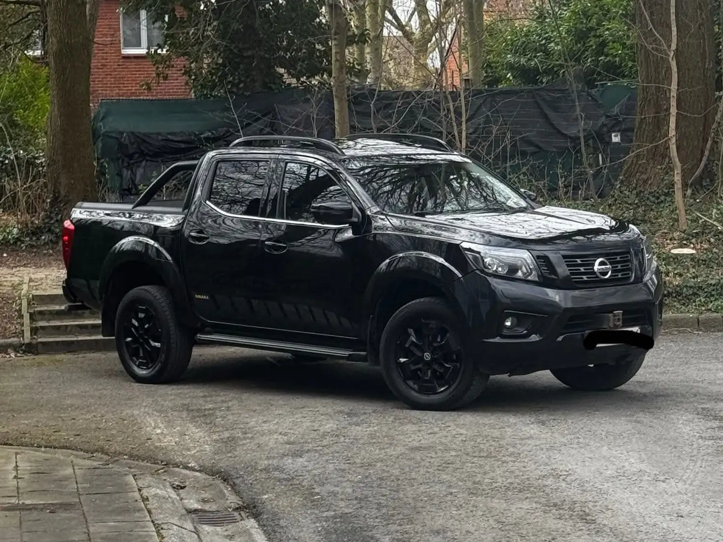 Nissan Navara 2.3 dci N-Guard Noir - 1