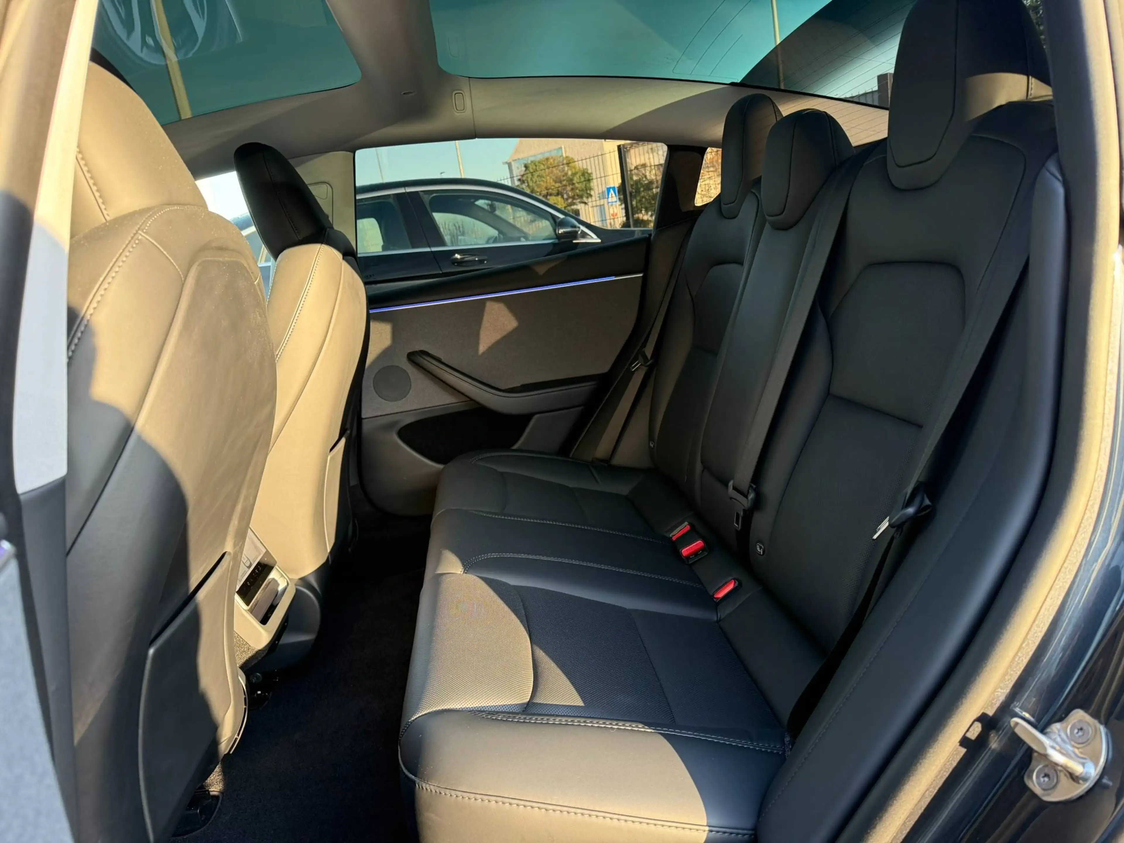 Tesla Model 3 SELF-DRIVING / HIGHLAND LONG RANGE / BLACK / 360°CAM / ZETELVERWARMING / PANO / — photo 9