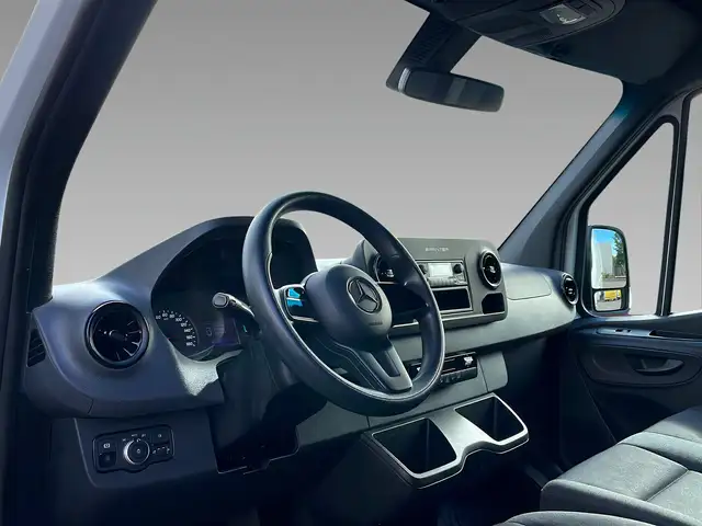 Mercedes-Benz Unknown Model view 11