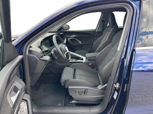 Audi Q5 view 4