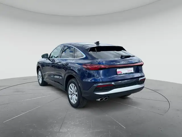 Audi Q5 view 3