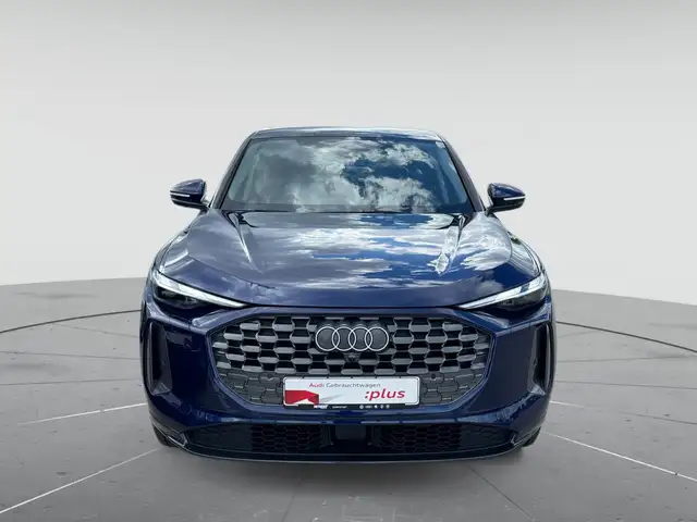 Audi Q5 view 2