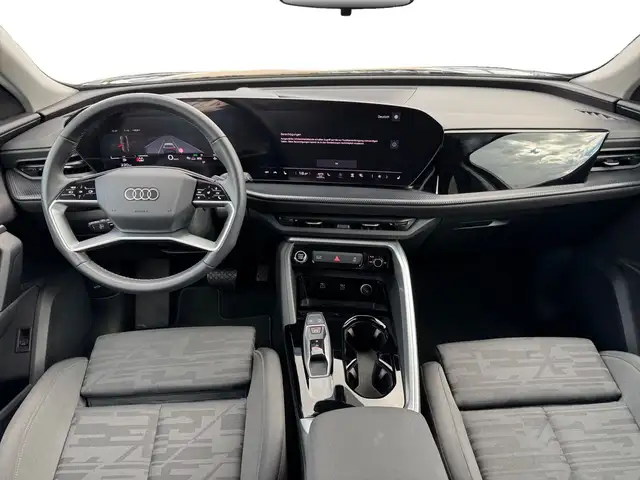 Audi Q5 view 8