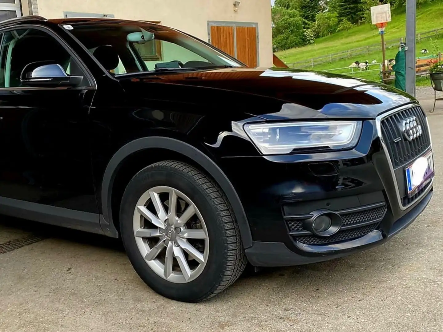 Audi Q3 2,0 TDI quattro Daylight Schwarz - 2