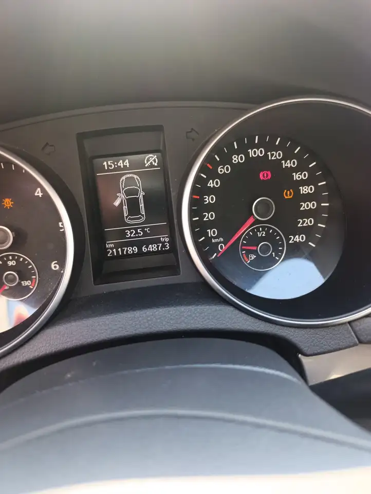 Volkswagen Golf Standard Model — photo 9
