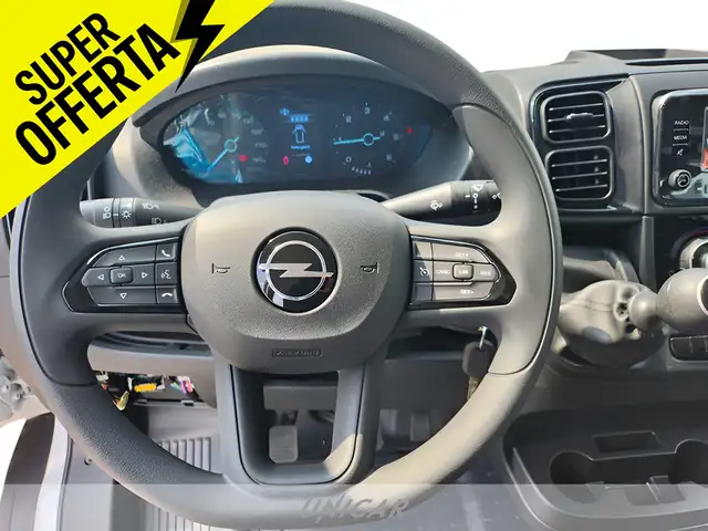 Opel Movano view 9