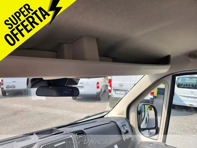 Opel Movano view 11