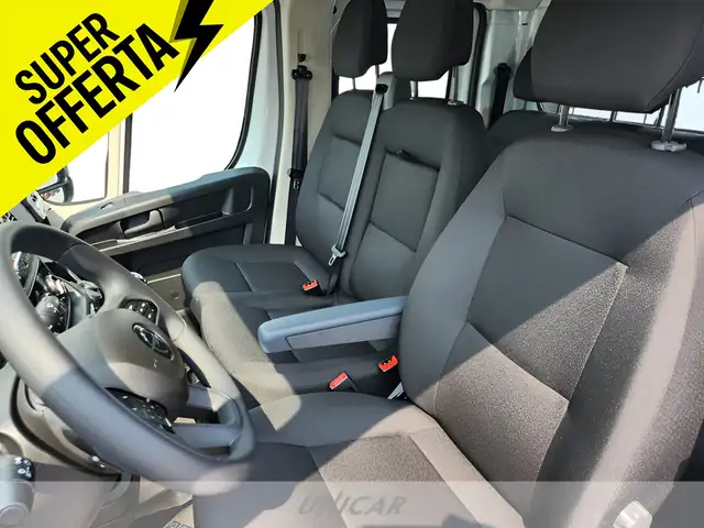 Opel Movano view 12
