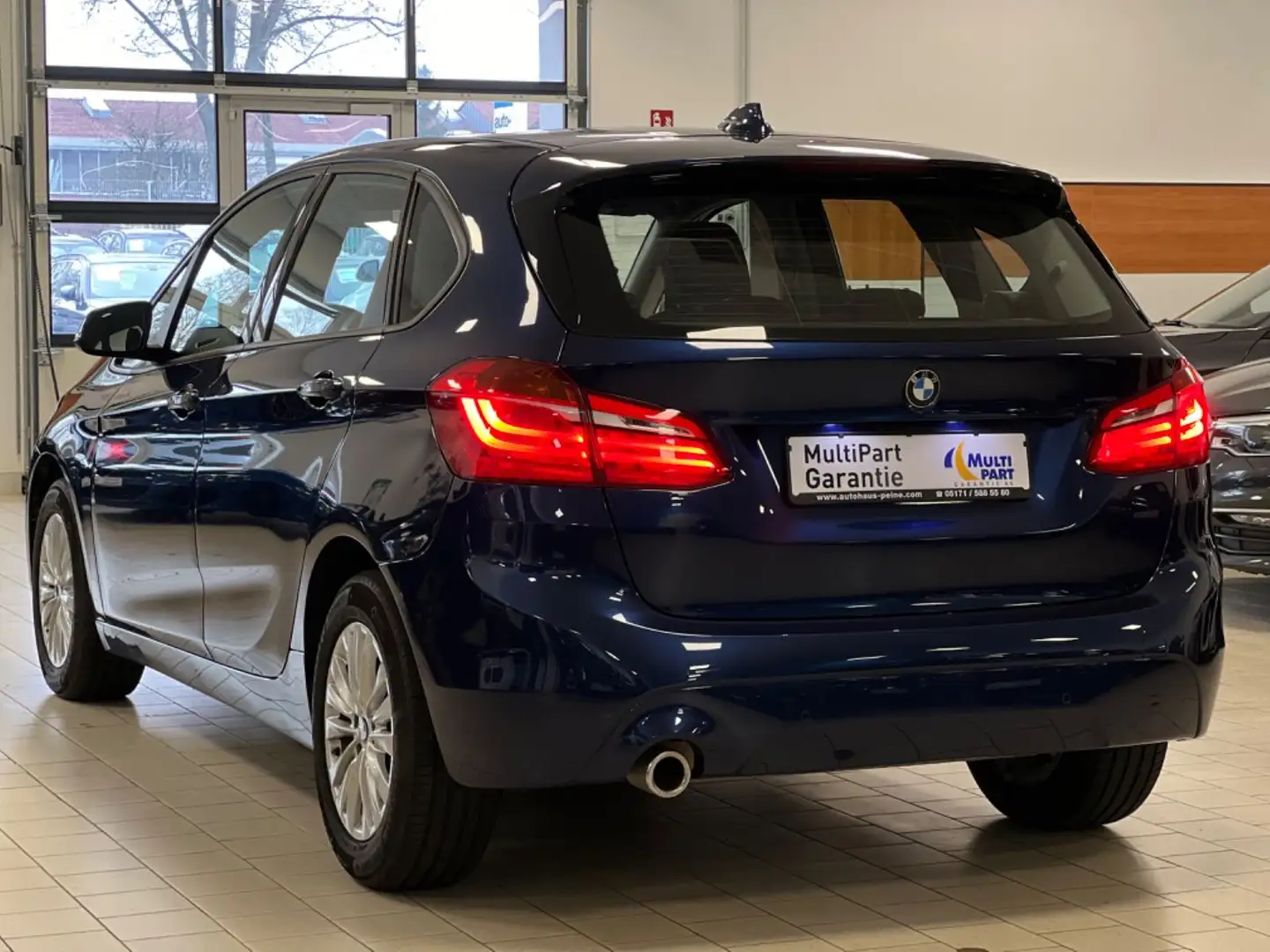 BMW 218 218i AT Navi/Panorama/SportSitze/LED/ParkAssist Синій - 2
