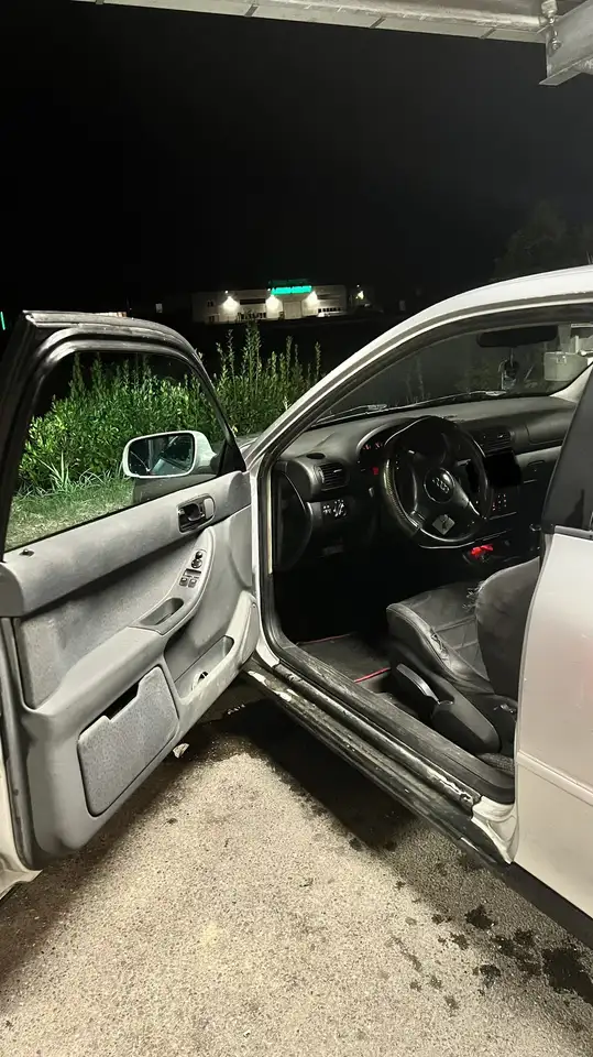 Audi A3 3p 1.9 tdi Attraction 130cv, foto 3