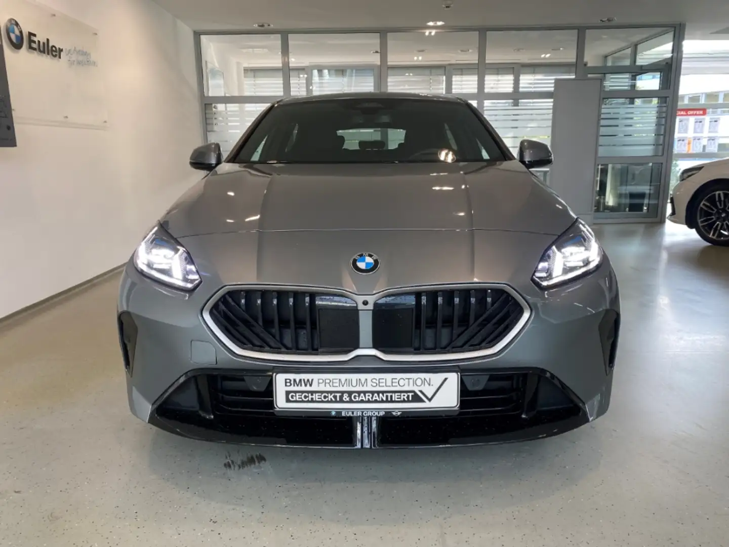 BMW 120 M Sport H/K HUD LCProf Memory PA+ DA+ Sonnenschutz Grau - 2