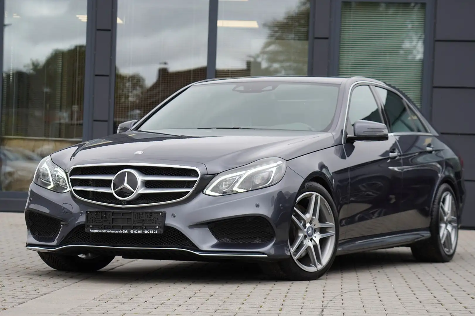 Mercedes-Benz E 400 4Matic AMG Line *MIT 2 JAHREN GARANTIE* Gris - 1