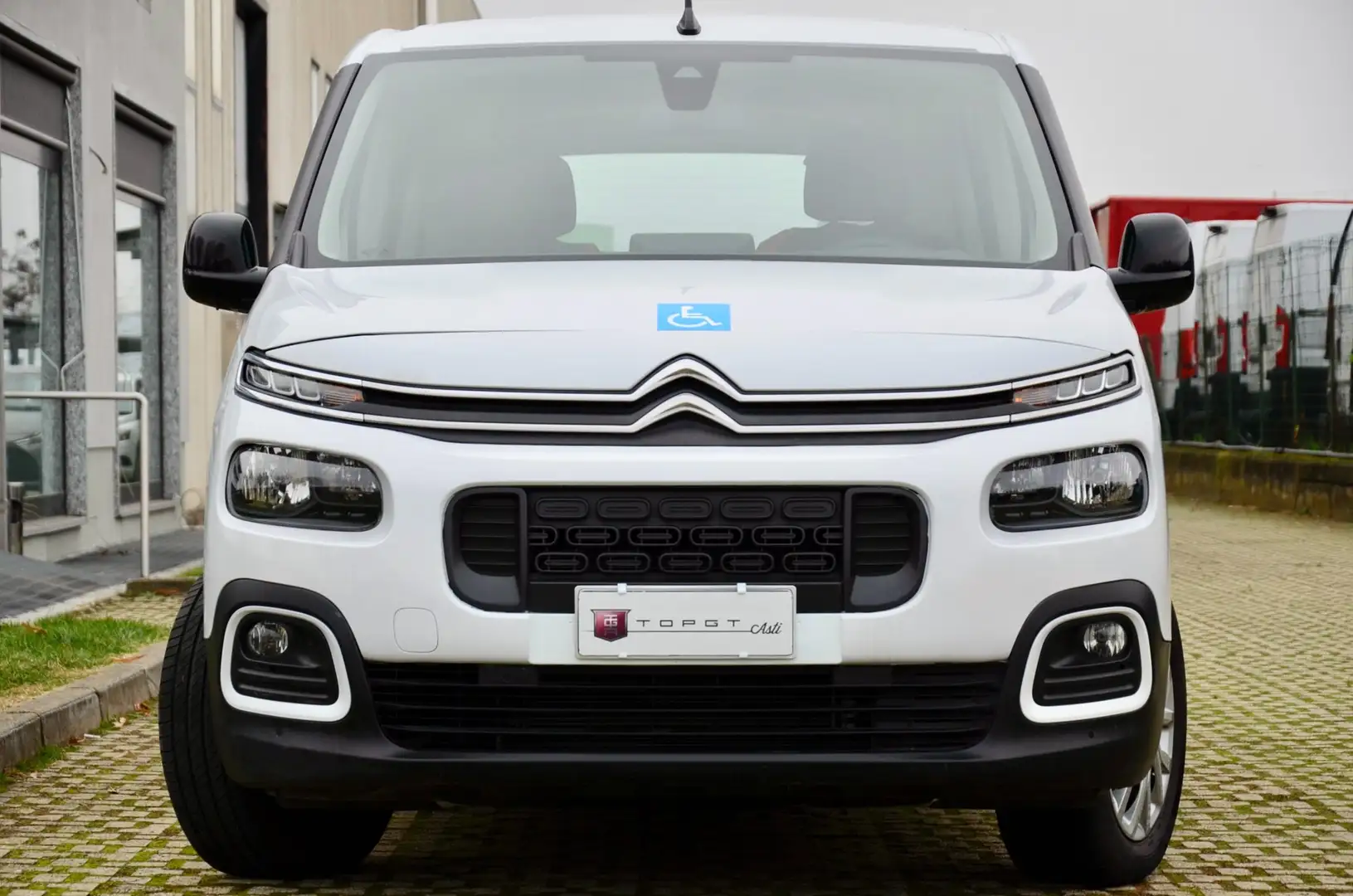 Citroen Berlingo 1.5 bluehdi M Feel 130cv TRASPORTO DISABILI NO IVA Bianco - 2