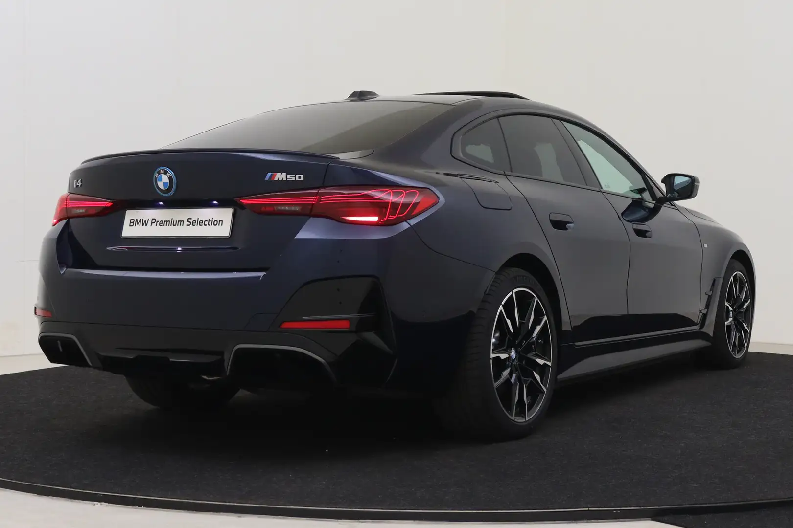 BMW i4 M50 High Executive / Schuif-kanteldak / Trekhaak / Blauw - 2