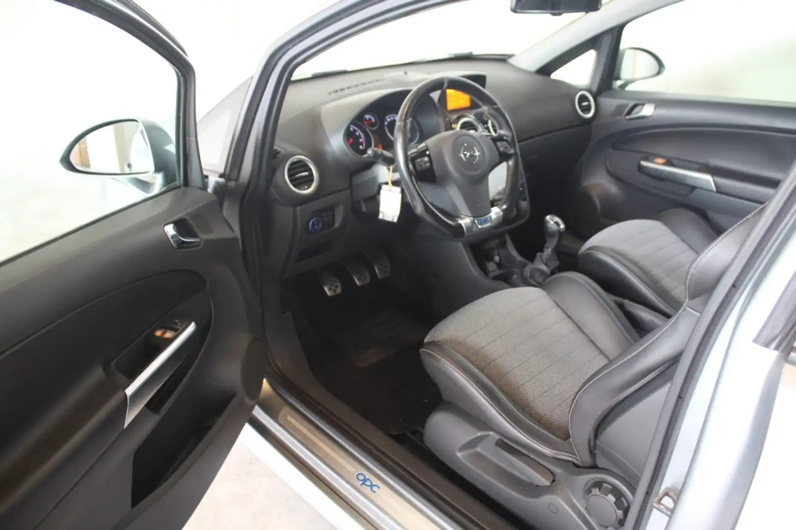 Opel Corsa 1.6-16V TURBO OPC SCHAALSTOELEN CLIMA PDC CRUISE A Grey - 2