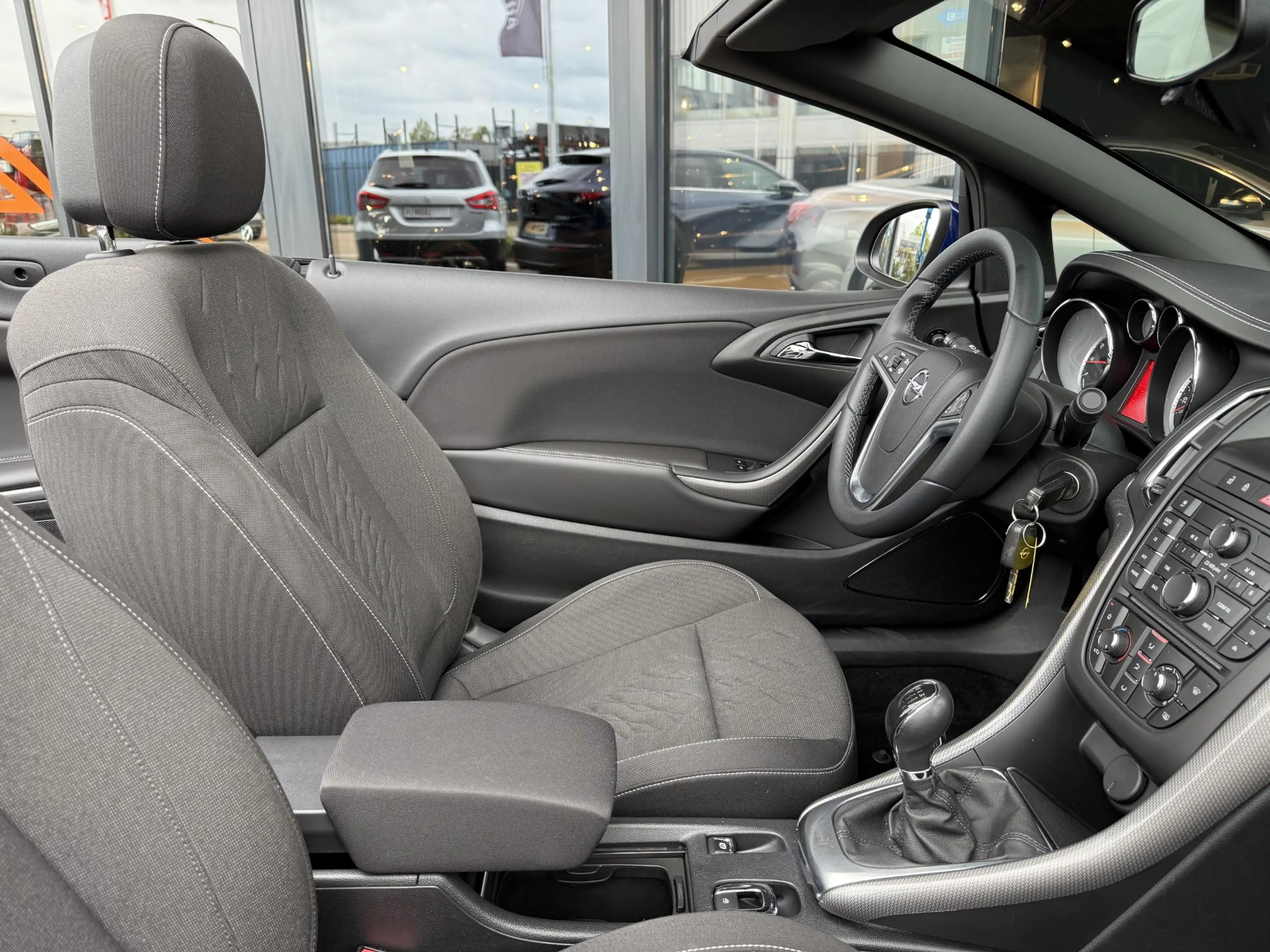 Opel Cascada 1.4 Turbo ecoFLEX Innovation 140 PK Cabriolet 66.0 — photo 26
