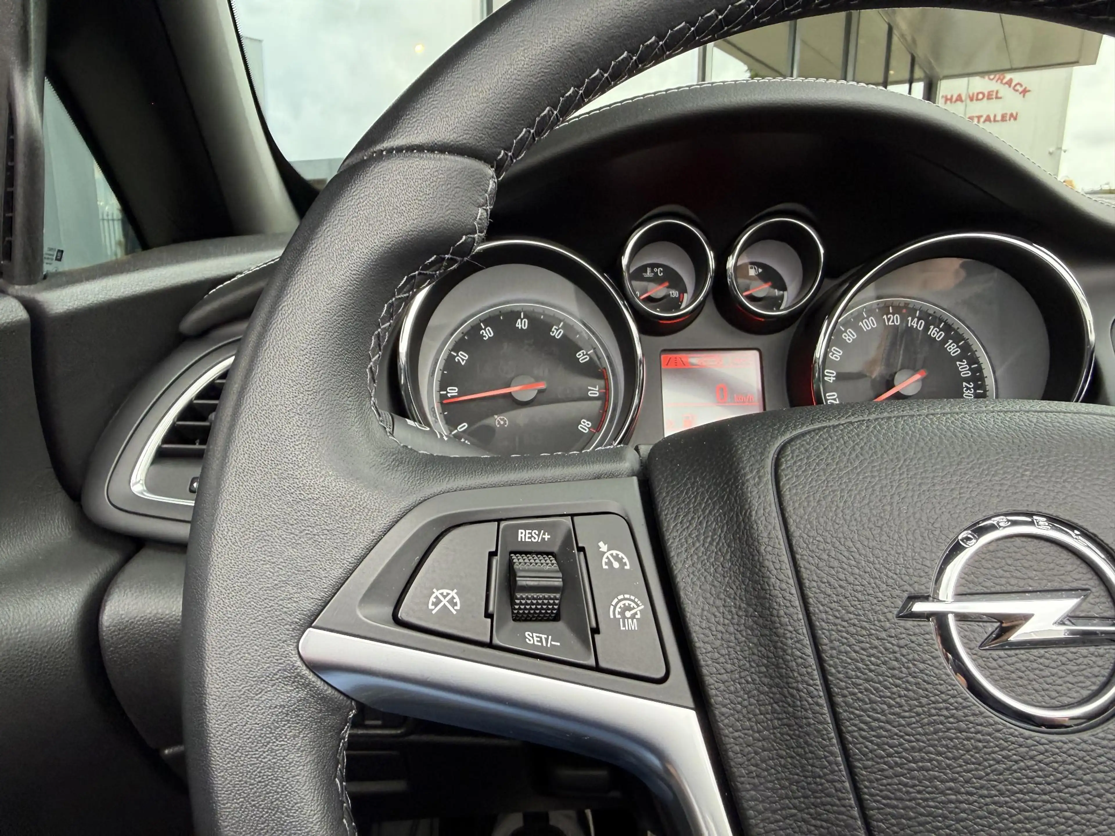 Opel Cascada 1.4 Turbo ecoFLEX Innovation 140 PK Cabriolet 66.0 — photo 23