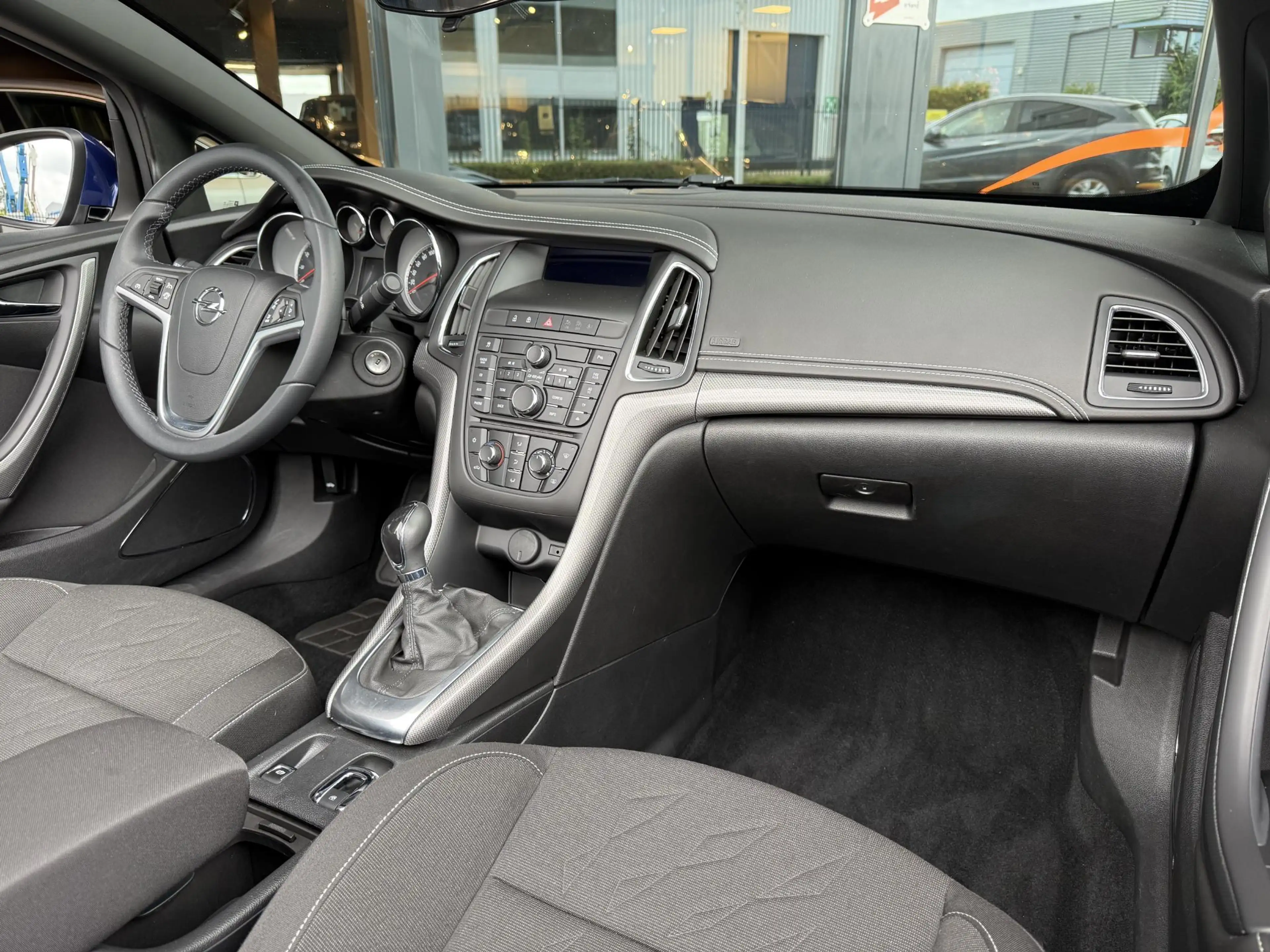 Opel Cascada 1.4 Turbo ecoFLEX Innovation 140 PK Cabriolet 66.0 — photo 12