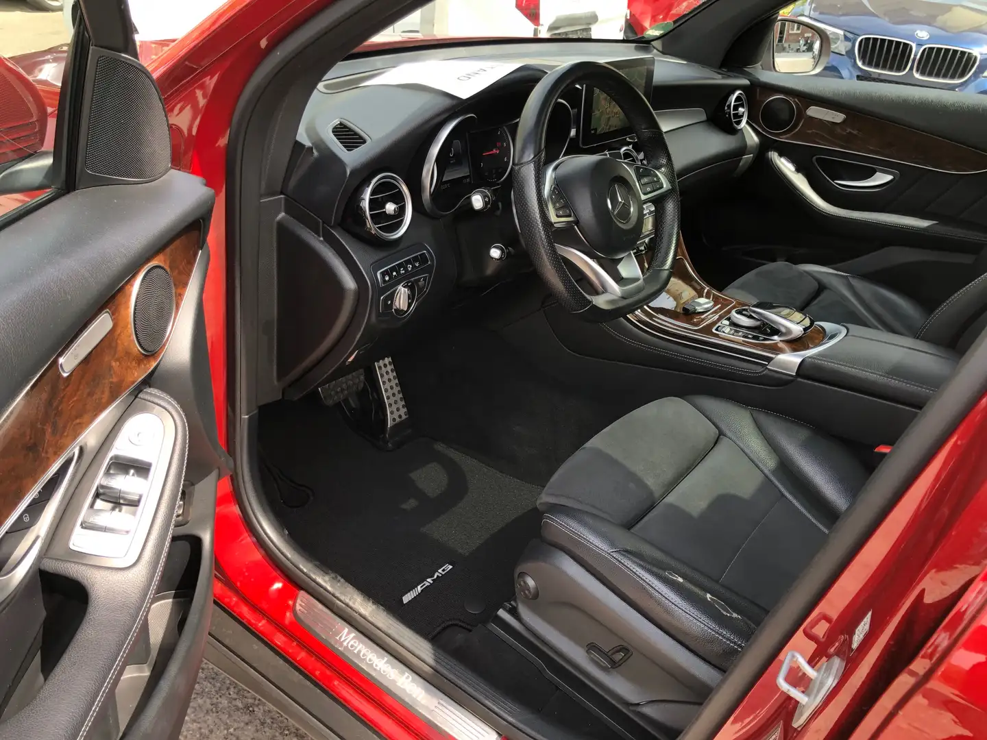 Mercedes-Benz GLC 220 4MATIC Luxus trifft auf pure Eleganz! Rot - 2