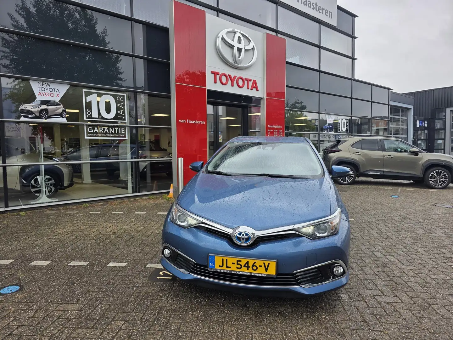 Toyota Auris 1.8 Hybrid 136pk CVT Executive Blau - 1