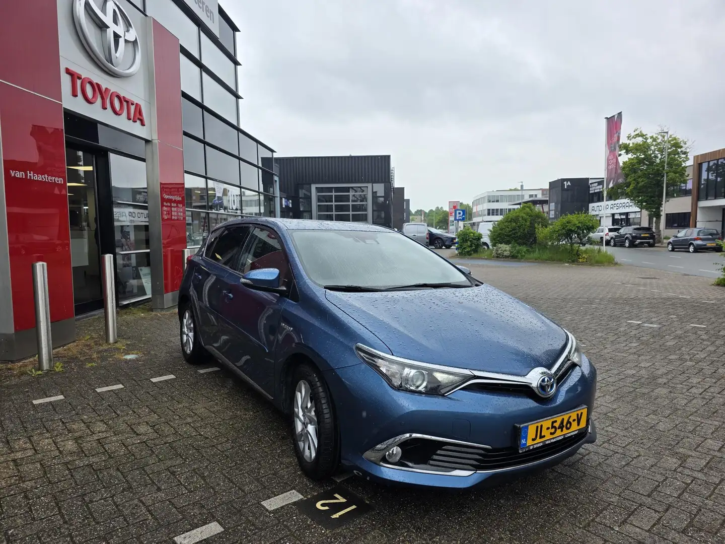 Toyota Auris 1.8 Hybrid 136pk CVT Executive Blau - 2