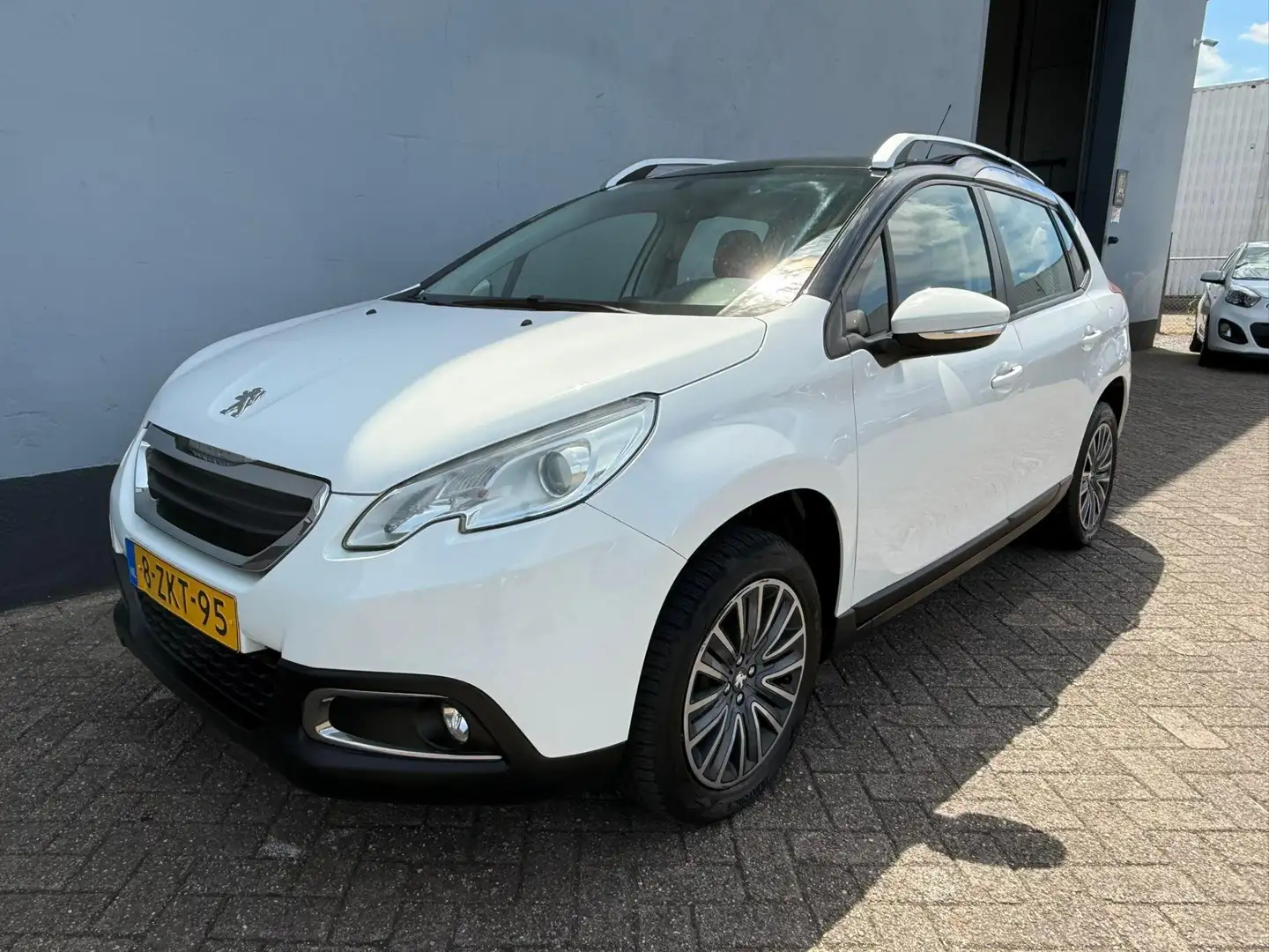 Peugeot 2008 1.2 Automaat- Panorama Dak Wit - 1