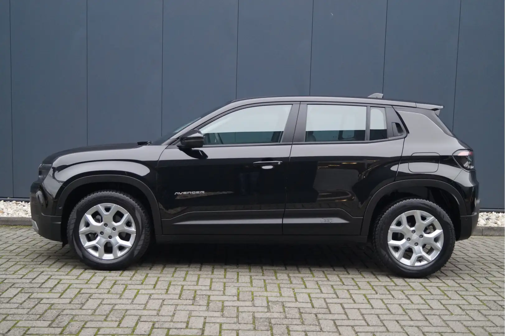 Jeep Avenger 1.2 Altitude | Stoelverwarming | Parkeersensoren v Zwart - 2