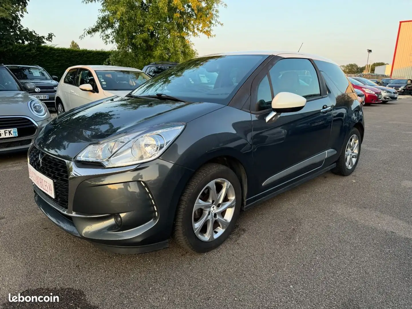 DS Automobiles DS 3 1.2 PTEC 110 CH So Chic Gris - 1