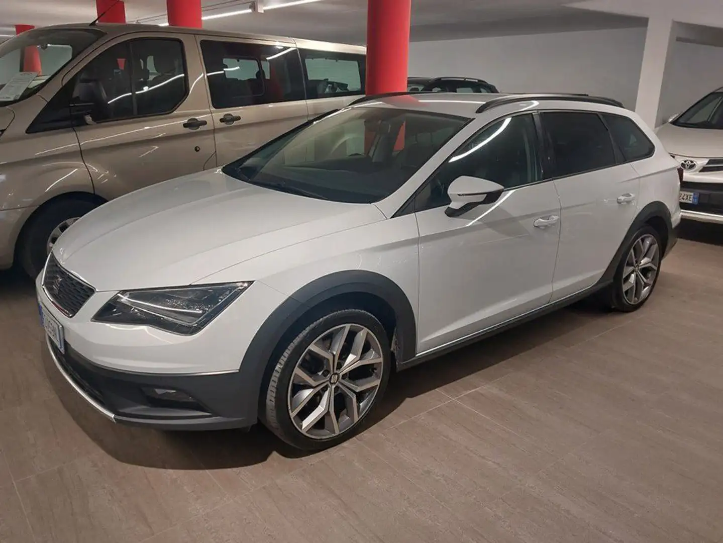 SEAT Leon 2.0 TDI ST 4x4 X-perience 184 CV Alu 18 Bianco - 1