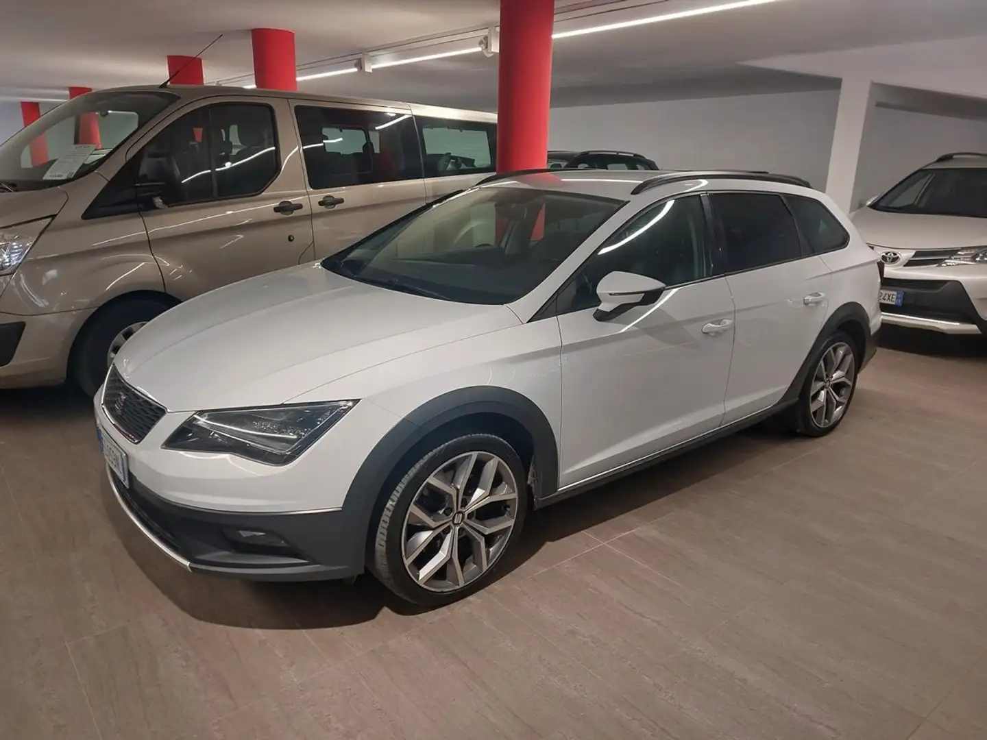 SEAT Leon 2.0 TDI ST 4x4 X-perience 184 CV Alu 18 Bianco - 2