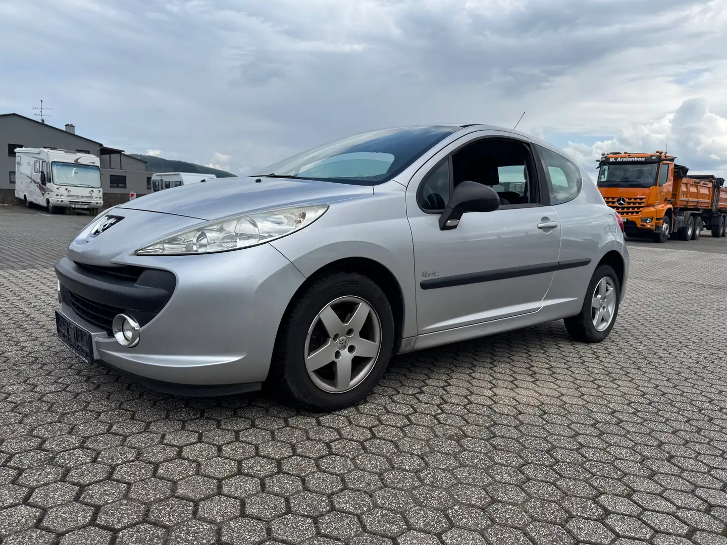 Peugeot 207 95 VTi Urban Move Silber - 2