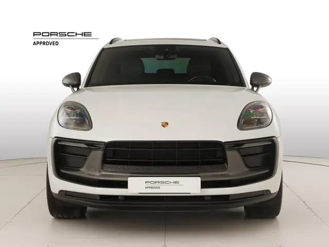 Porsche Macan view 8