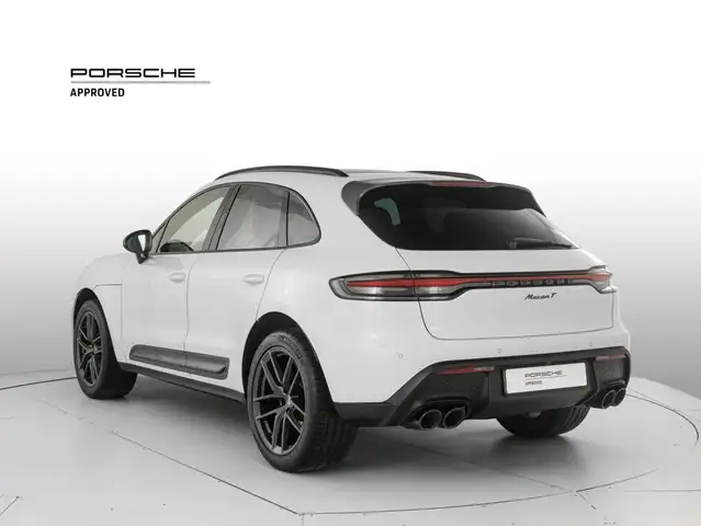Porsche Macan view 3