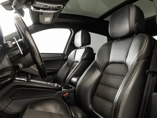 Porsche Macan view 12