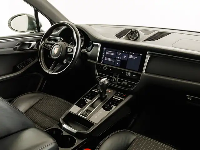Porsche Macan view 11