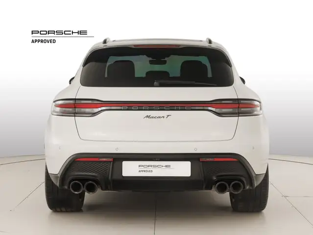 Porsche Macan view 4