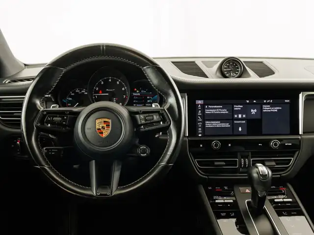 Porsche Macan view 13