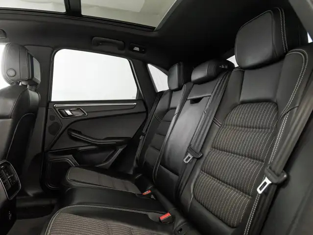 Porsche Macan view 15