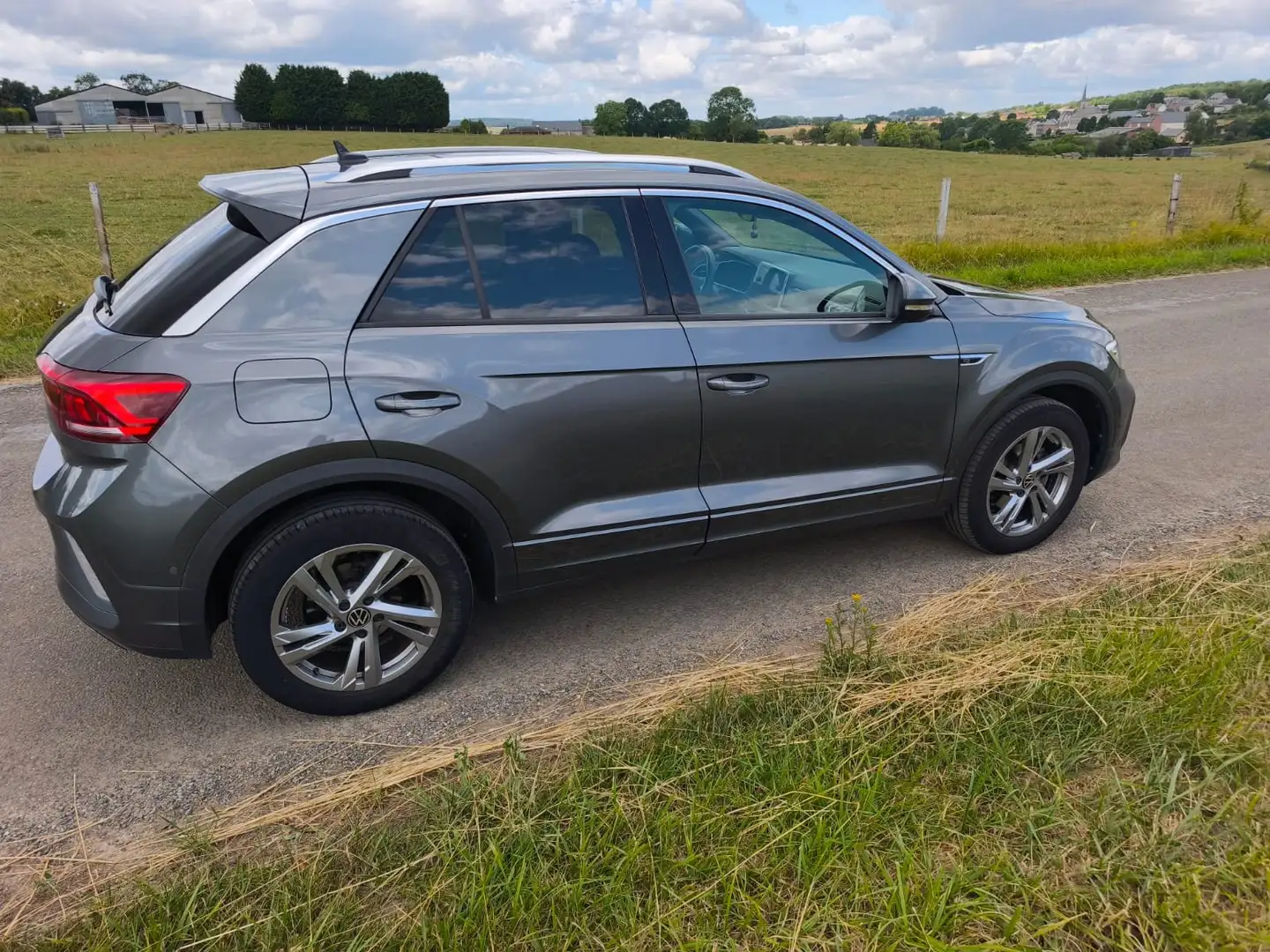 Volkswagen T-Roc R-Line Business 1.0 TSI OPF 81 kW (110 ch) Grijs - 1