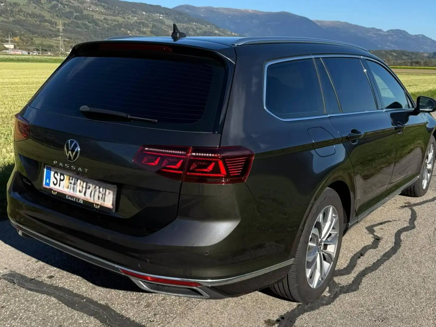 Volkswagen Passat Elegance 2,0 SCR TDI DSG Grau - 2